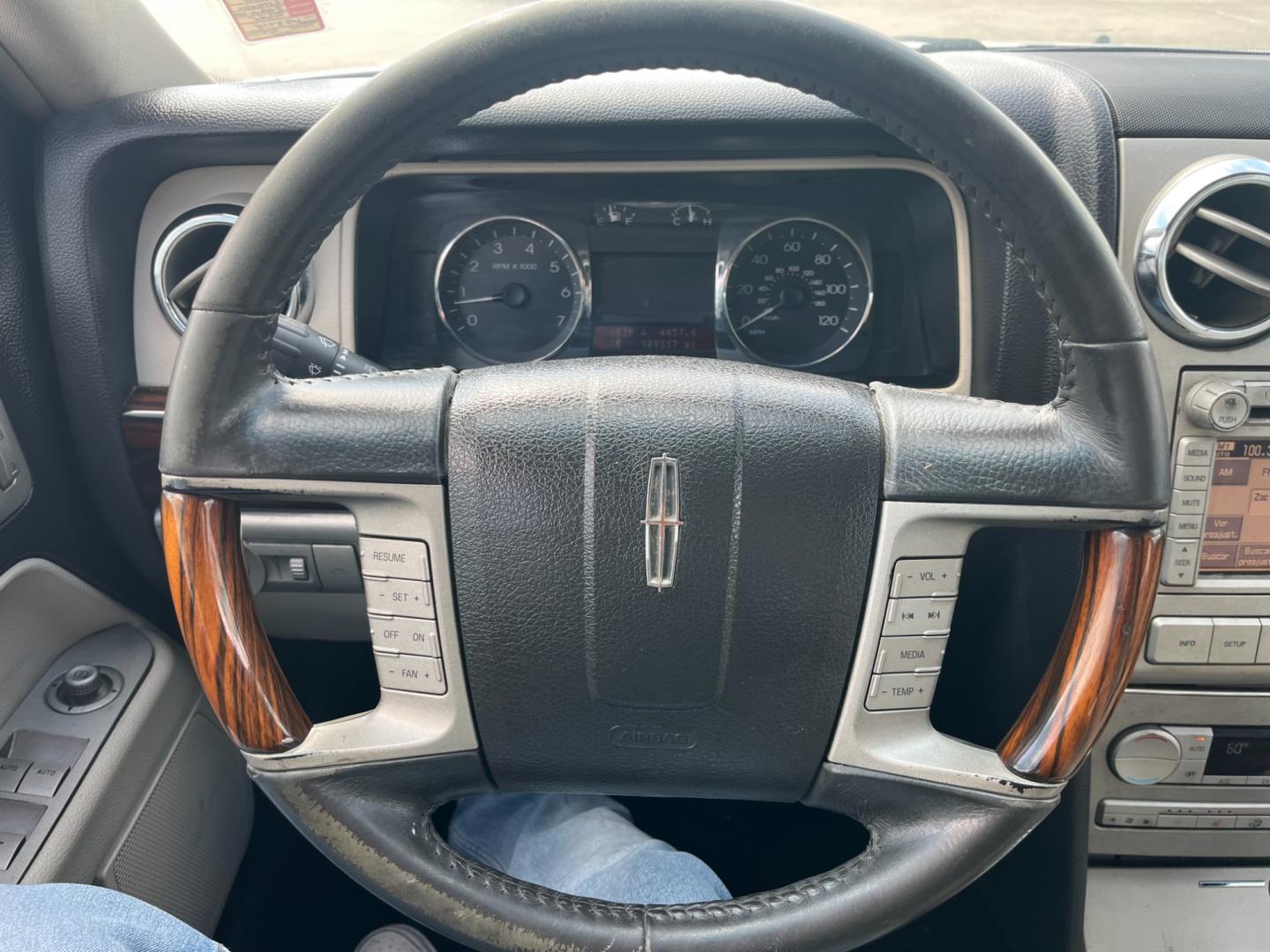 2006 SILVER /gray Lincoln Zephyr Base (3LNHM26146R) with an 3.0L V6 DOHC 24V engine, 6-Speed Automatic Overdrive transmission, located at 14700 Tomball Parkway 249, Houston, TX, 77086, (281) 444-2200, 29.928619, -95.504074 - Photo#15